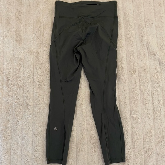 Lululemon Final Lap Crop, size 6 - Picture 4 of 6